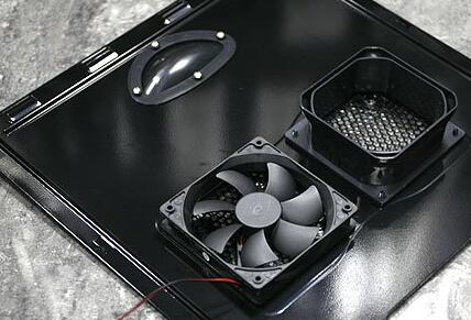 電腦散熱風扇的固定裝置簡介